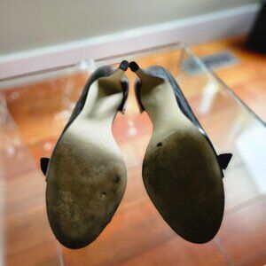 GUESS black leather pumps size 9